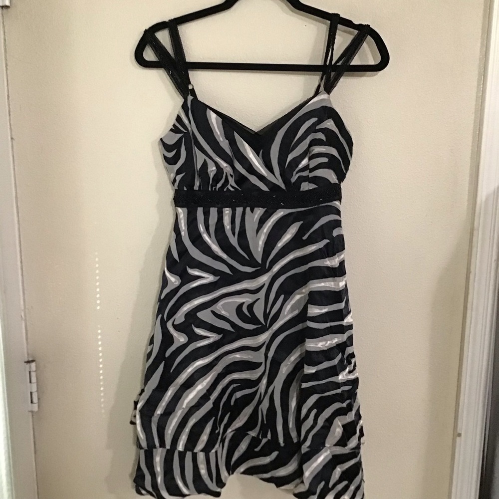White House Black market black striped dress straps Sz 0 NWOT silk blend A line